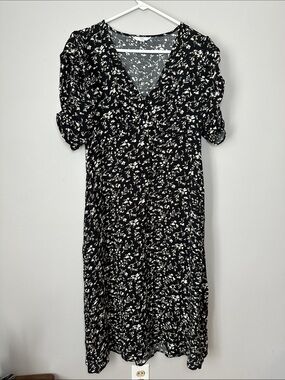 Black and White Floral V-Neck Midi Dress size M